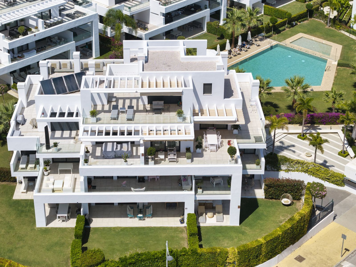 2 Bed Apartment for sale in El Paraiso Costa Del Sol, Málaga, Spain