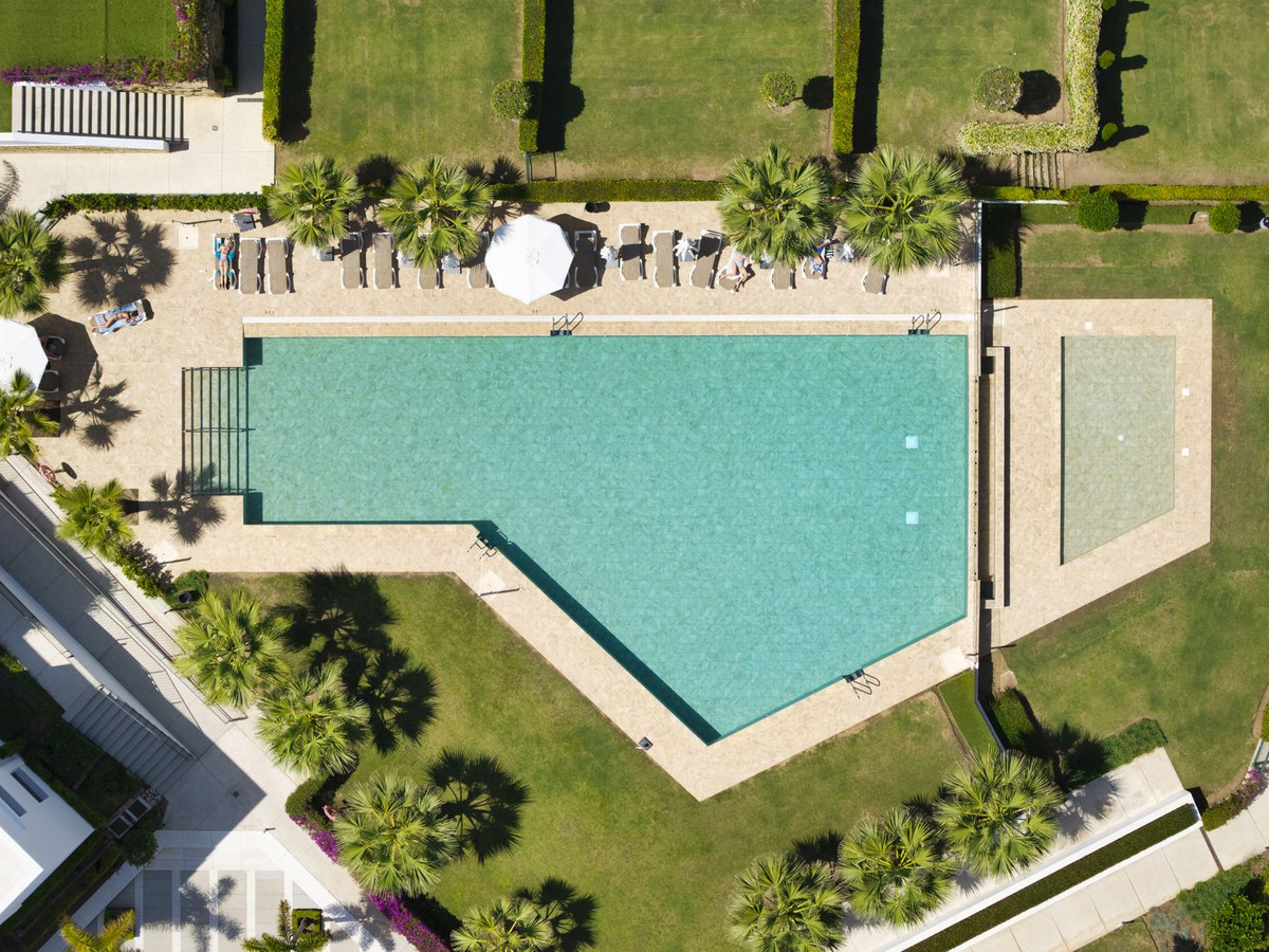 2 Bed Apartment for sale in El Paraiso Costa Del Sol, Málaga, Spain