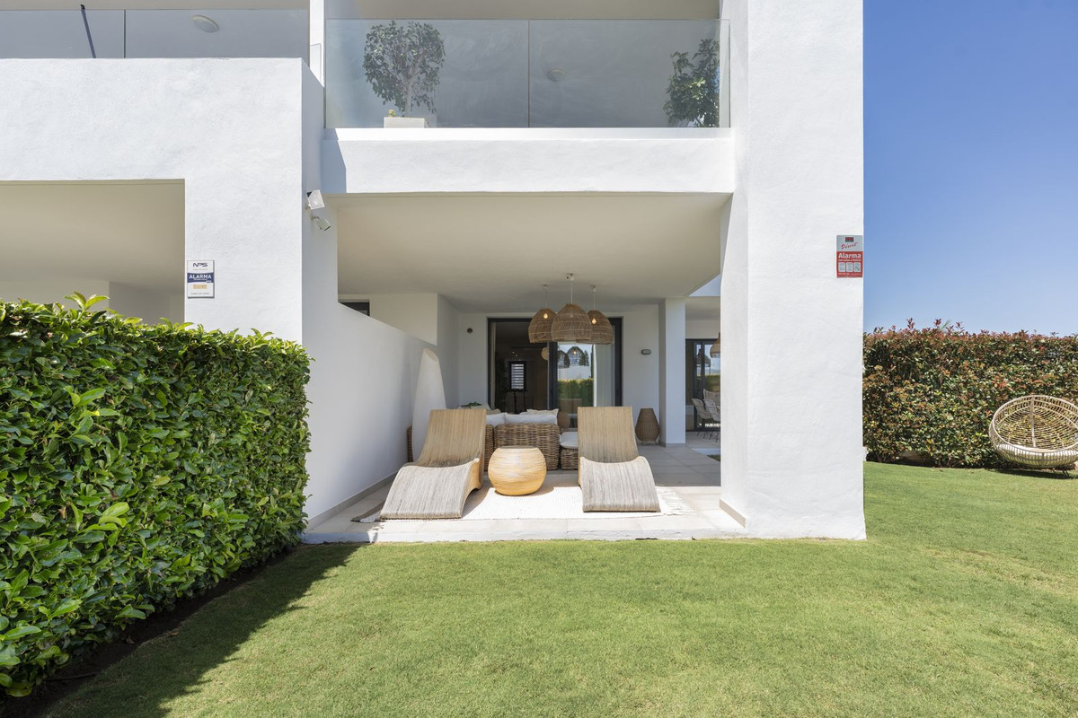 2 Bed Apartment for sale in El Paraiso Costa Del Sol, Málaga, Spain