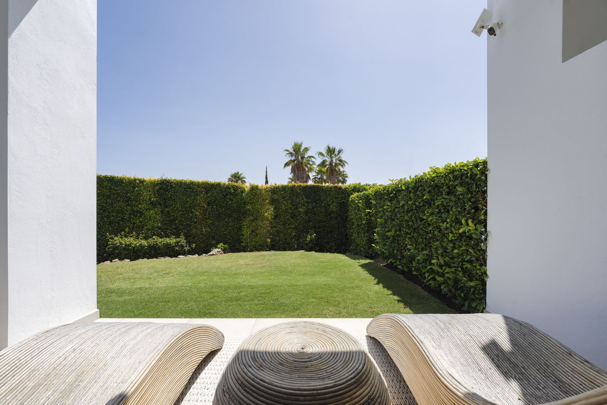 2 Bed Apartment for sale in El Paraiso Costa Del Sol, Málaga, Spain