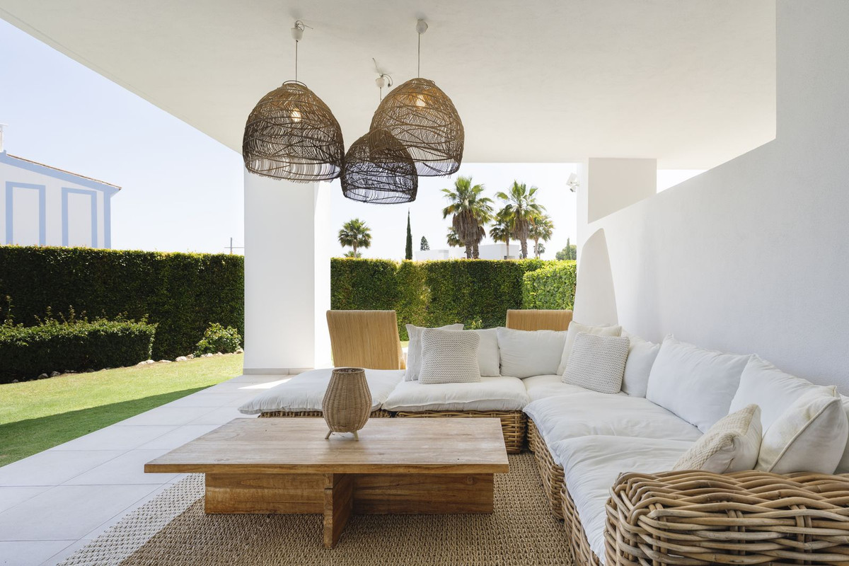 2 Bed Apartment for sale in El Paraiso Costa Del Sol, Málaga, Spain