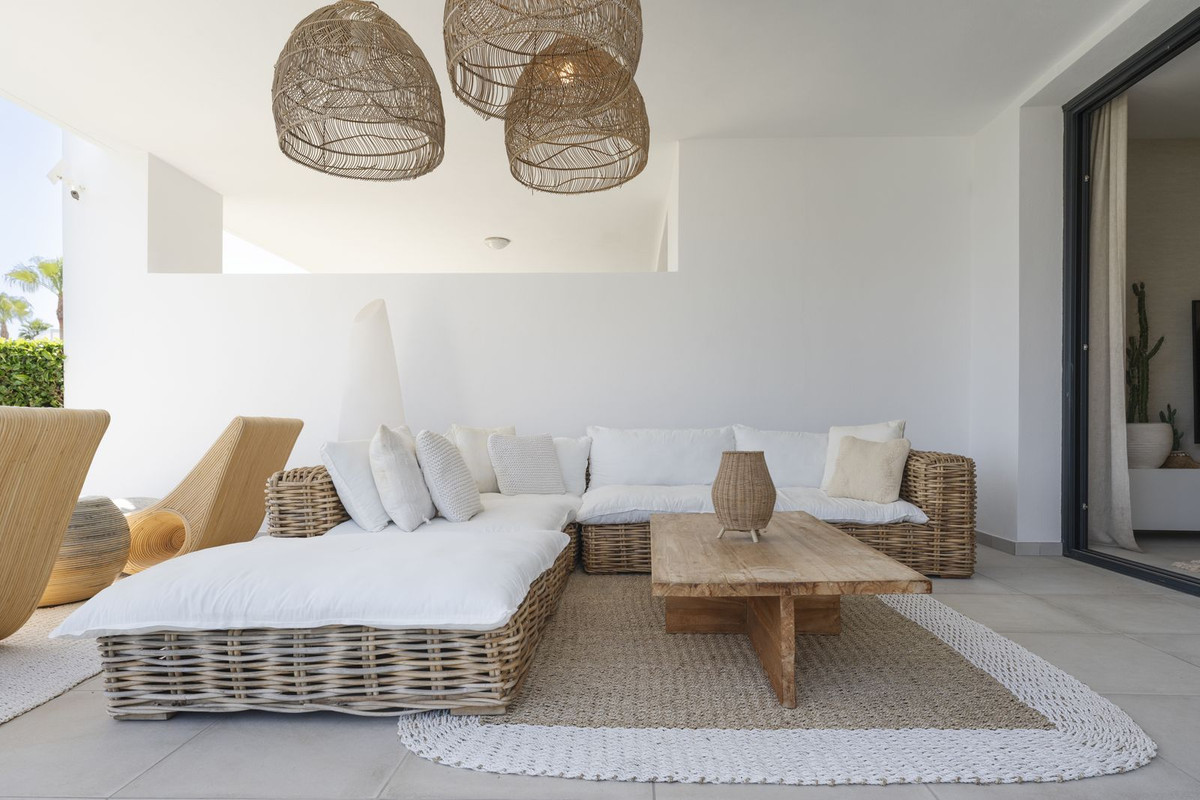2 Bed Apartment for sale in El Paraiso Costa Del Sol, Málaga, Spain