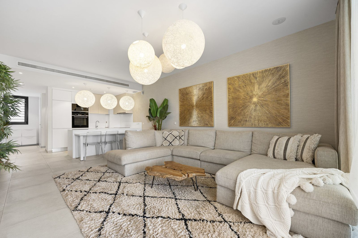 2 Bed Apartment for sale in El Paraiso Costa Del Sol, Málaga, Spain