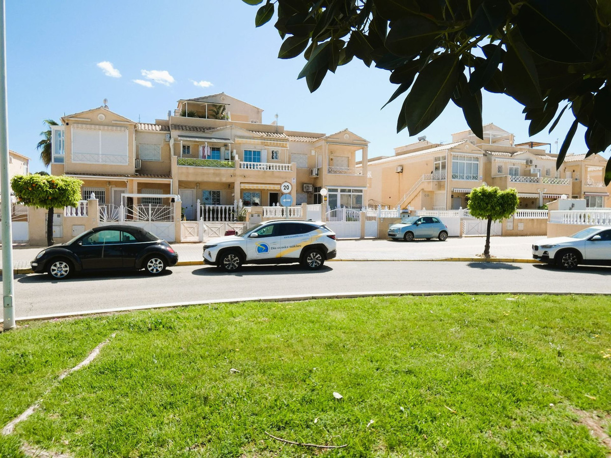 2 Bed Townhouse for sale in Torrevieja Costa Blanca, Alicante, Spain