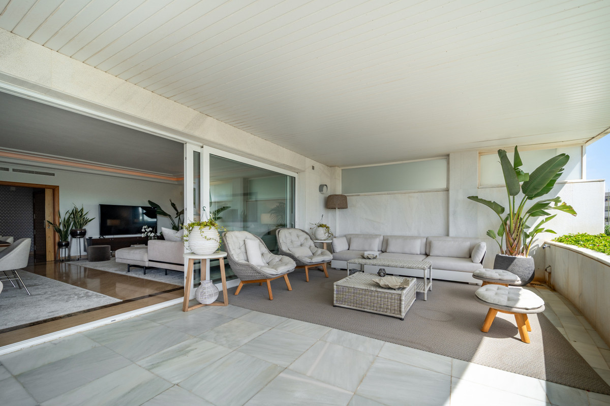3 Bed Apartment for sale in Puerto Banús Costa Del Sol, Málaga, Spain