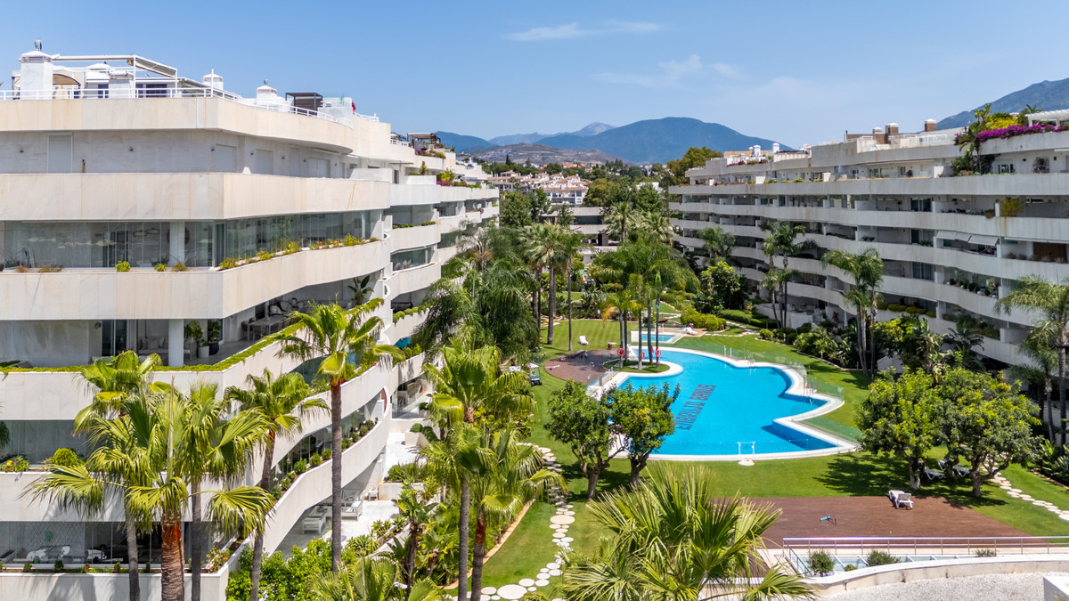 3 Bed Apartment for sale in Puerto Banús Costa Del Sol, Málaga, Spain
