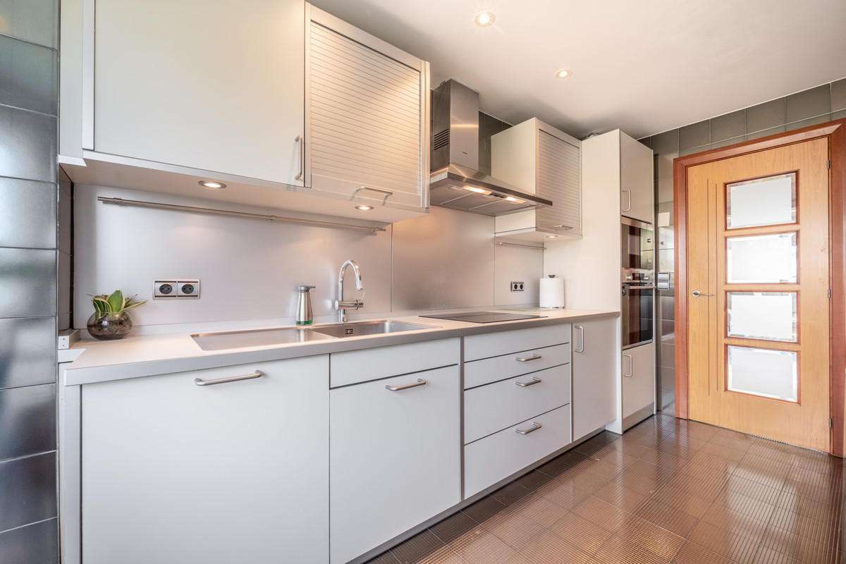 3 Bed Apartment for sale in Puerto Banús Costa Del Sol, Málaga, Spain