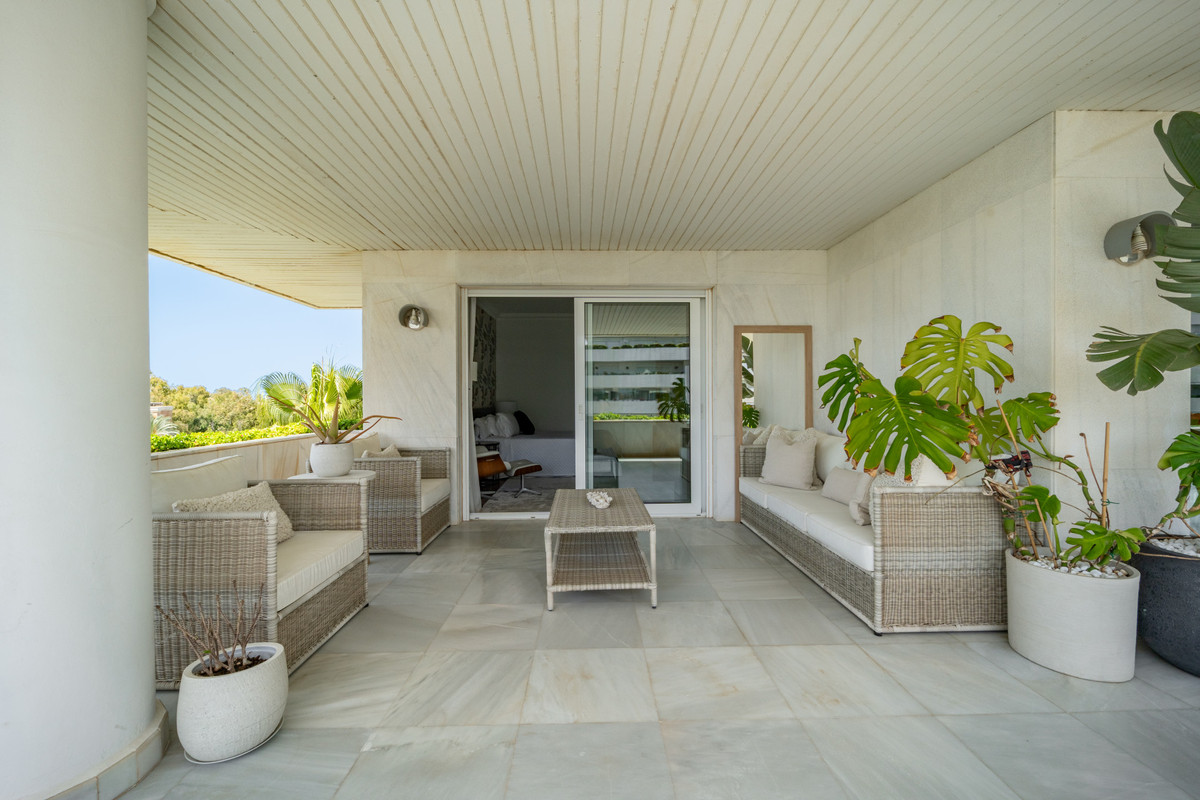 3 Bed Apartment for sale in Puerto Banús Costa Del Sol, Málaga, Spain