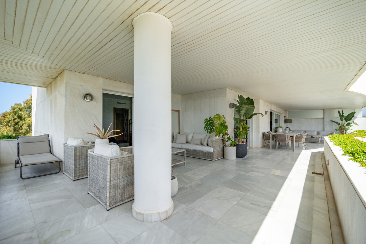 3 Bed Apartment for sale in Puerto Banús Costa Del Sol, Málaga, Spain