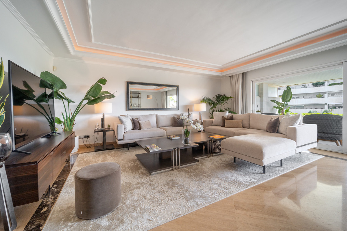 3 Bed Apartment for sale in Puerto Banús Costa Del Sol, Málaga, Spain