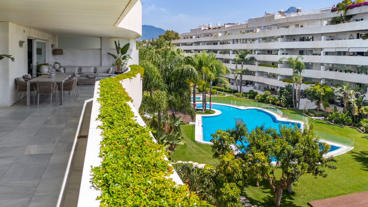 3 Bed Apartment for sale in Puerto Banús Costa Del Sol, Málaga, Spain