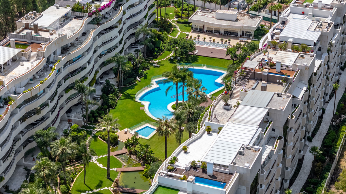 3 Bed Apartment for sale in Puerto Banús Costa Del Sol, Málaga, Spain