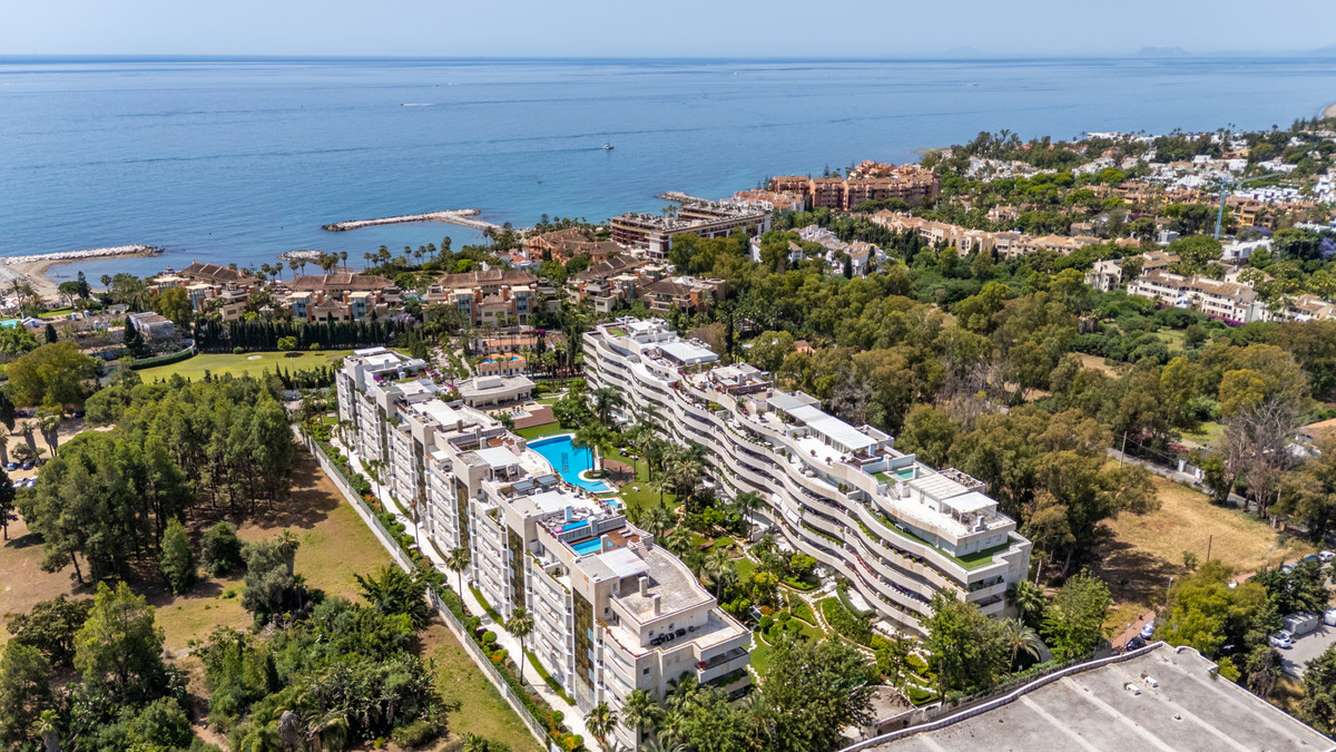 3 Bed Apartment for sale in Puerto Banús Costa Del Sol, Málaga, Spain