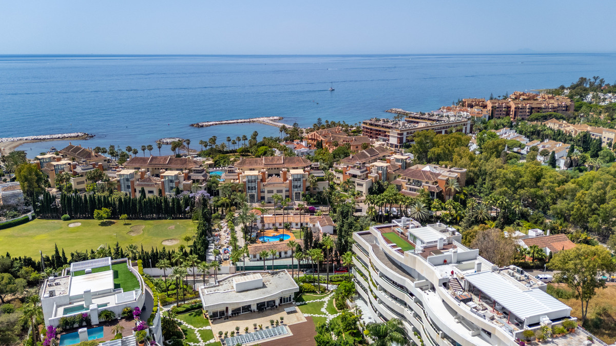 3 Bed Apartment for sale in Puerto Banús Costa Del Sol, Málaga, Spain