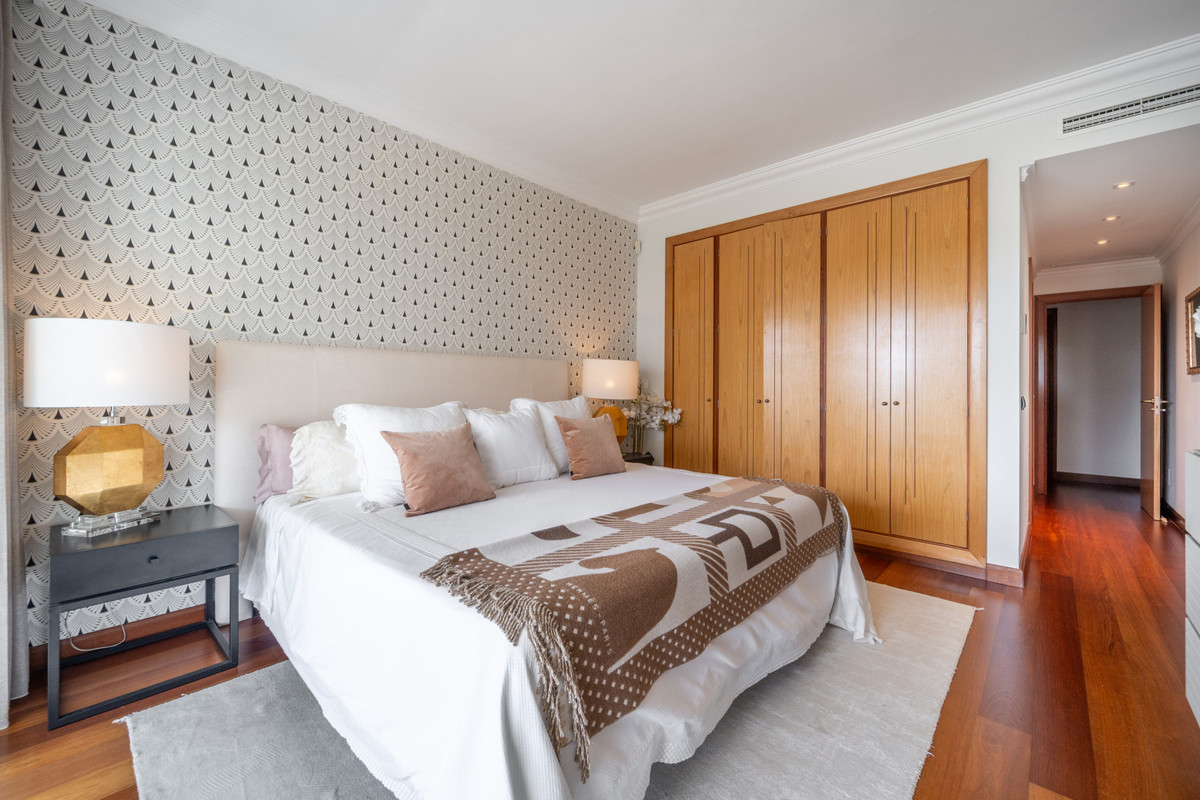 3 Bed Apartment for sale in Puerto Banús Costa Del Sol, Málaga, Spain