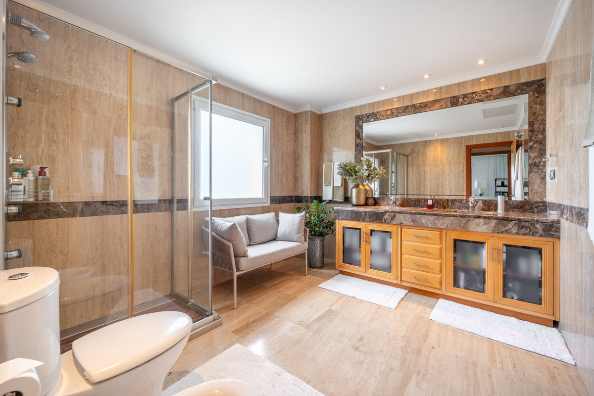 3 Bed Apartment for sale in Puerto Banús Costa Del Sol, Málaga, Spain