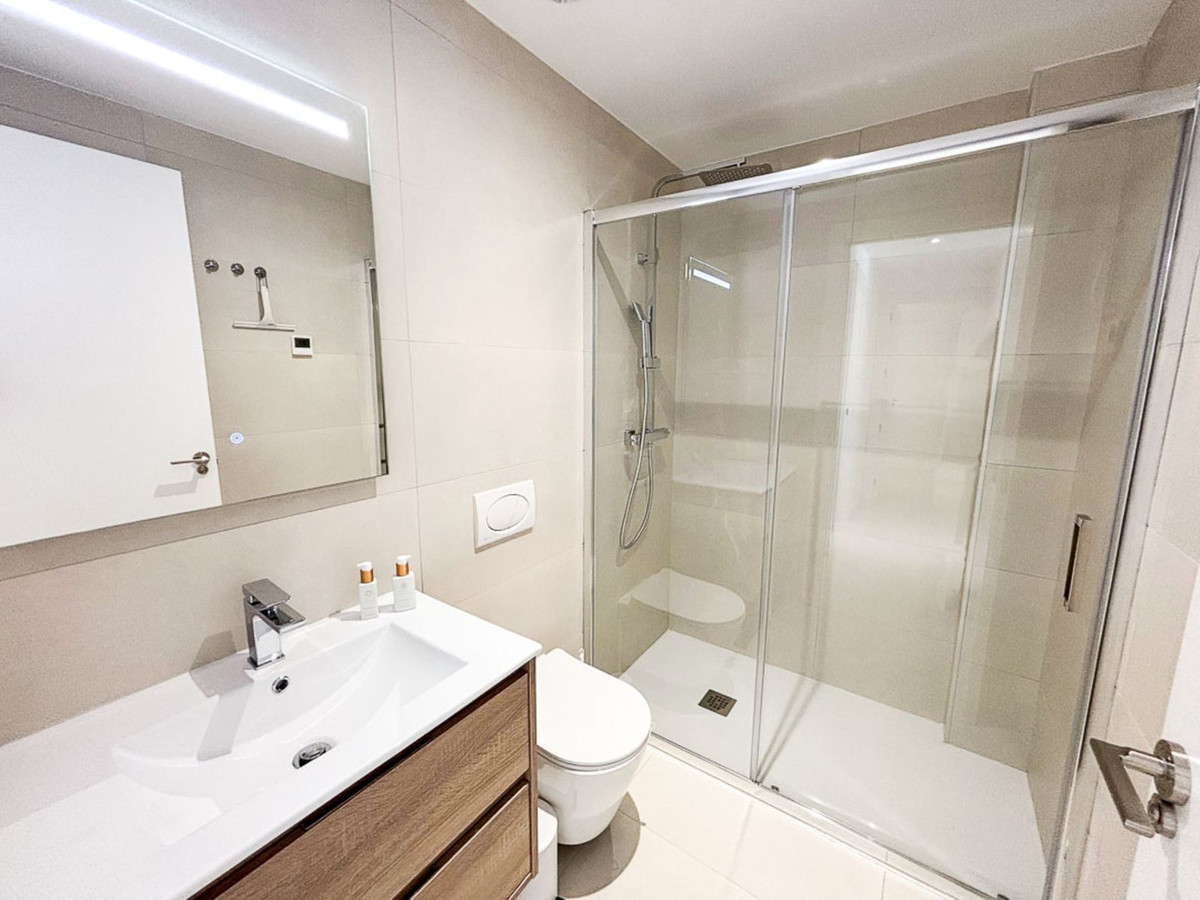 Se vende Apartamento Planta Media de 3 dormitorios en Costa Del Sol, Málaga, España
