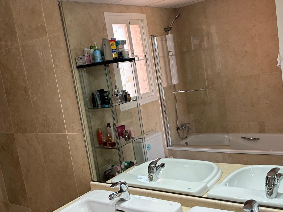 Se vende Villa - Chalet de 3 dormitorios en Costa Del Sol, Málaga, España