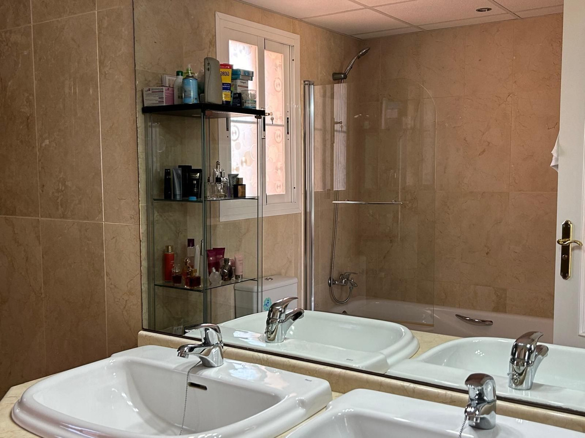 Se vende Villa - Chalet de 3 dormitorios en Costa Del Sol, Málaga, España