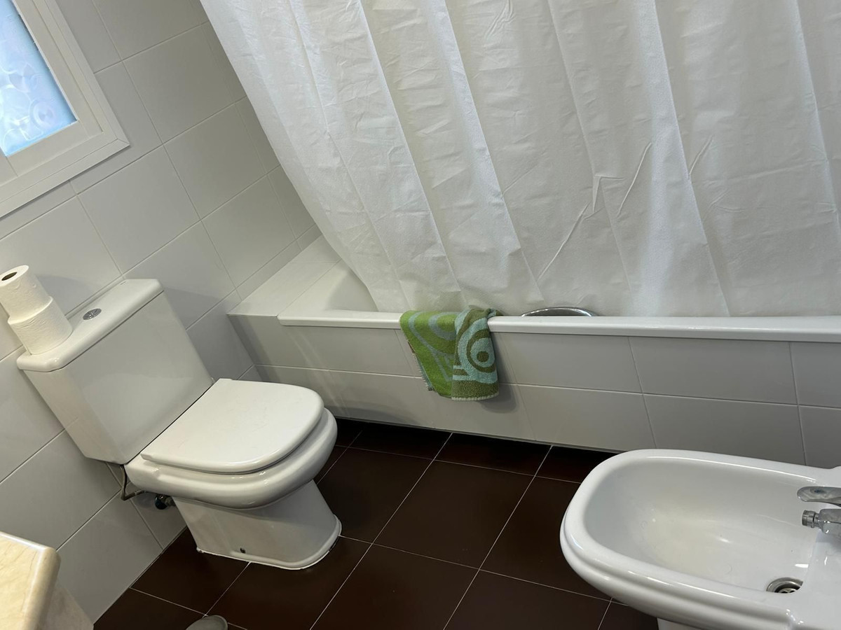 Se vende Villa - Chalet de 3 dormitorios en Costa Del Sol, Málaga, España