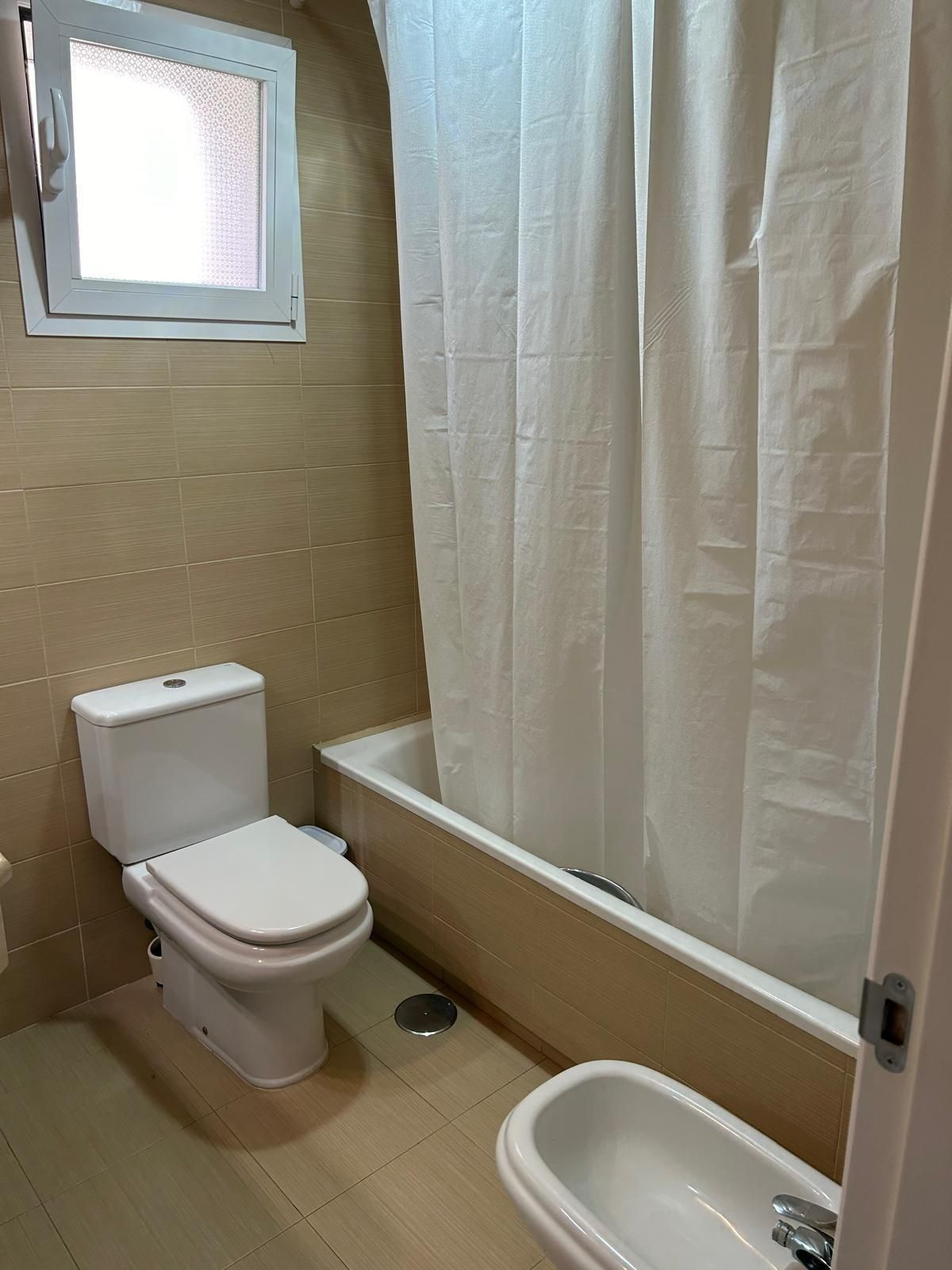 Se vende Villa - Chalet de 3 dormitorios en Costa Del Sol, Málaga, España