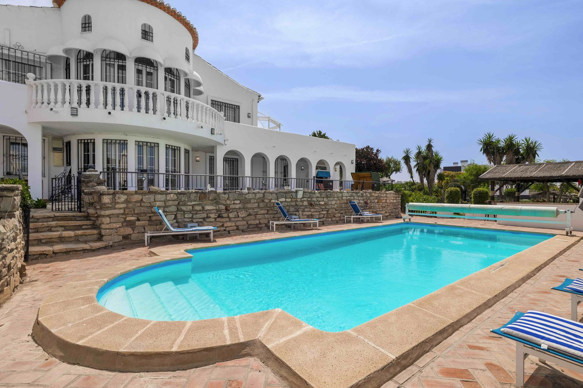Se vende Villa - Chalet de 6 dormitorios en Costa Del Sol, Málaga, España