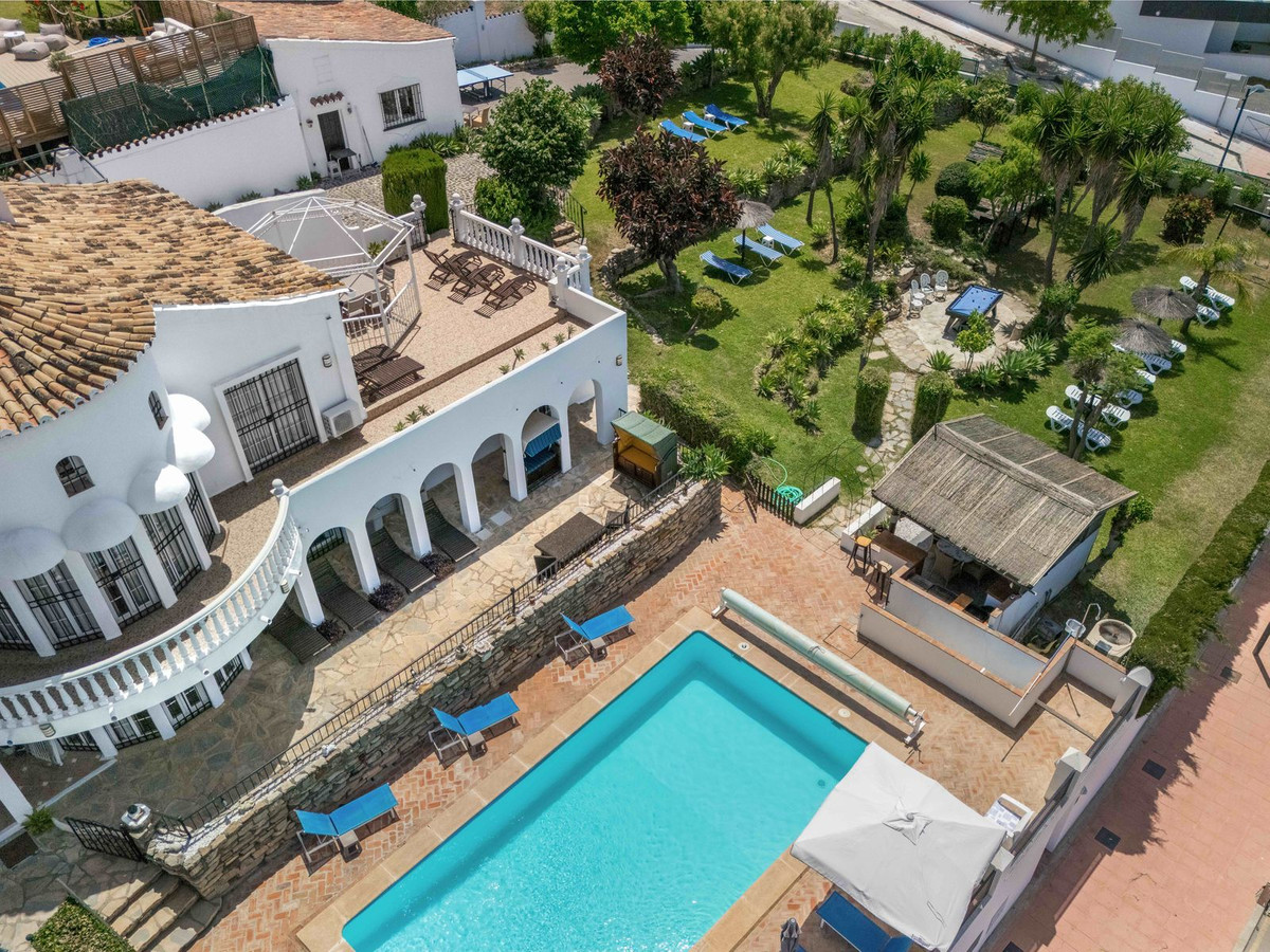 Se vende Villa - Chalet de 6 dormitorios en Costa Del Sol, Málaga, España