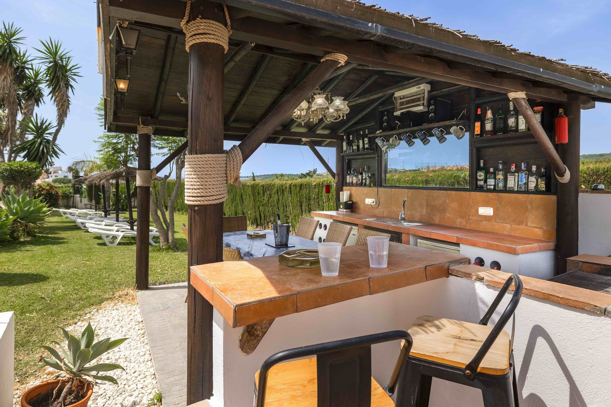Se vende Villa - Chalet de 6 dormitorios en Costa Del Sol, Málaga, España