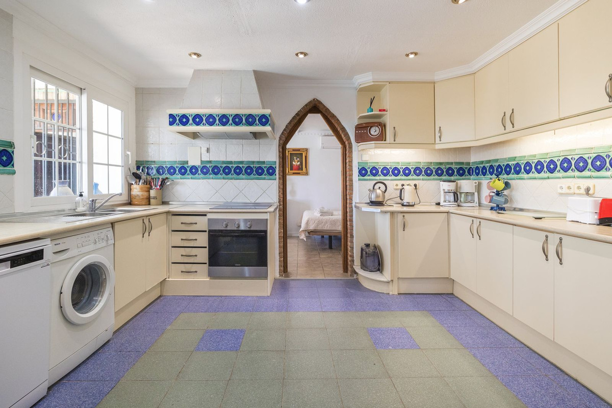 Se vende Villa - Chalet de 6 dormitorios en Costa Del Sol, Málaga, España