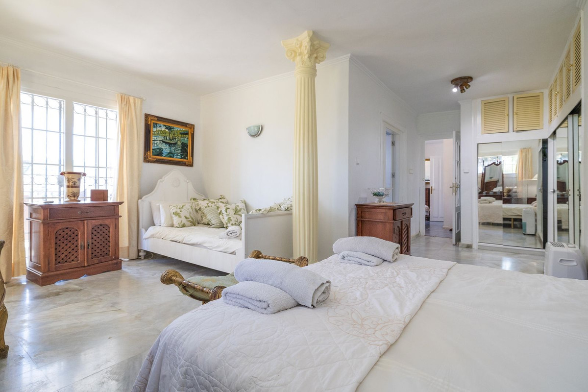 Se vende Villa - Chalet de 6 dormitorios en Costa Del Sol, Málaga, España
