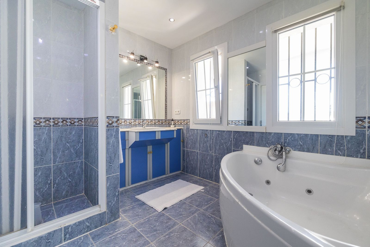 Se vende Villa - Chalet de 6 dormitorios en Costa Del Sol, Málaga, España