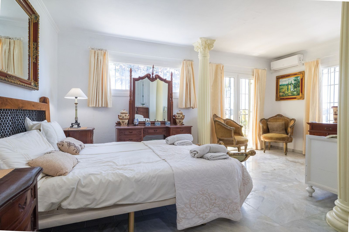 Se vende Villa - Chalet de 6 dormitorios en Costa Del Sol, Málaga, España