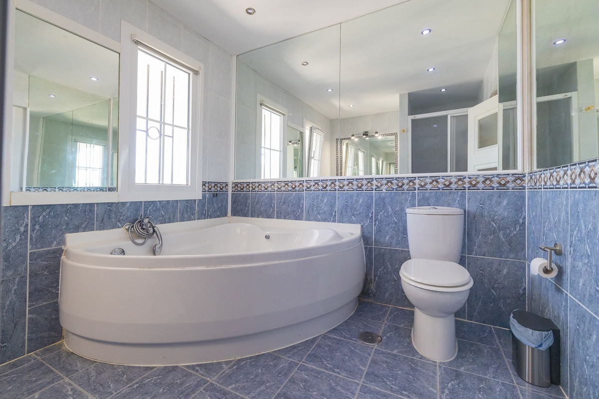 Se vende Villa - Chalet de 6 dormitorios en Costa Del Sol, Málaga, España
