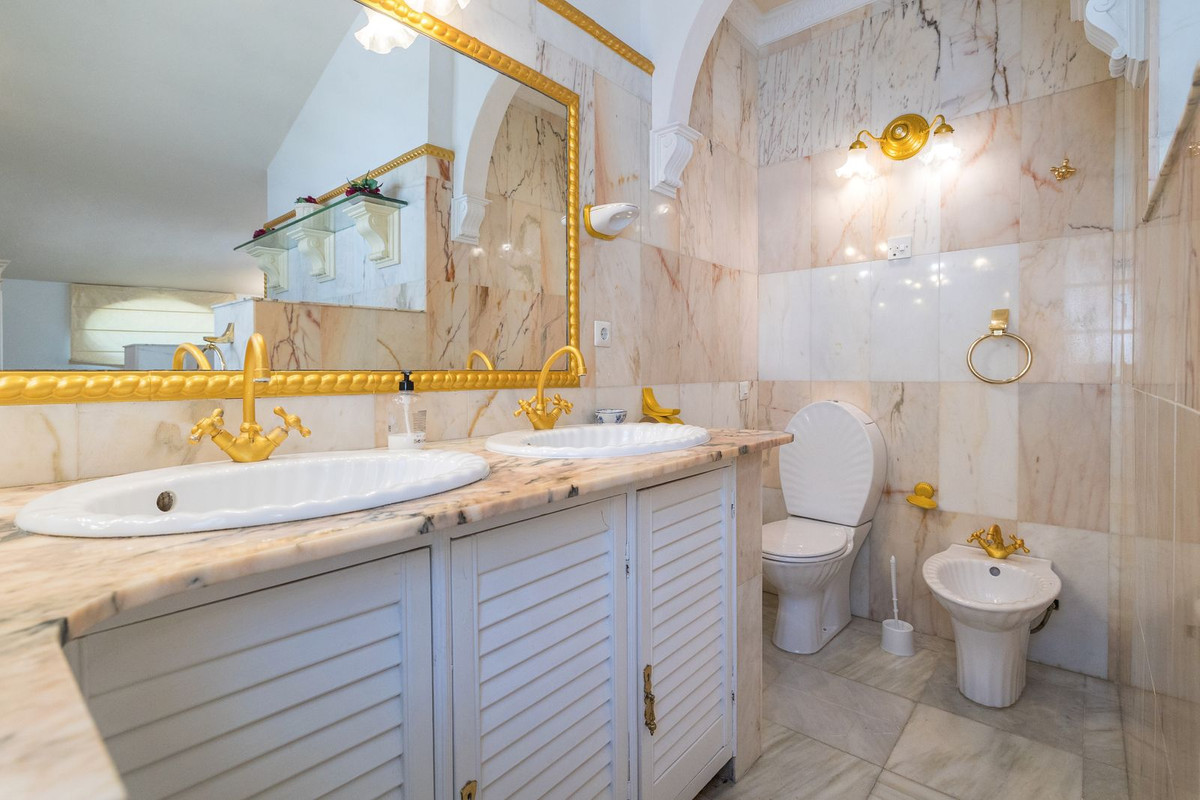 Se vende Villa - Chalet de 6 dormitorios en Costa Del Sol, Málaga, España