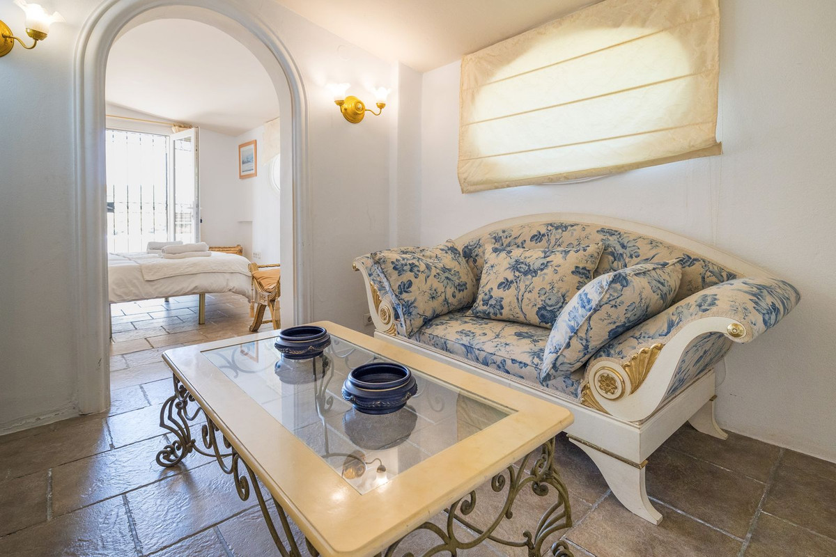 Se vende Villa - Chalet de 6 dormitorios en Costa Del Sol, Málaga, España