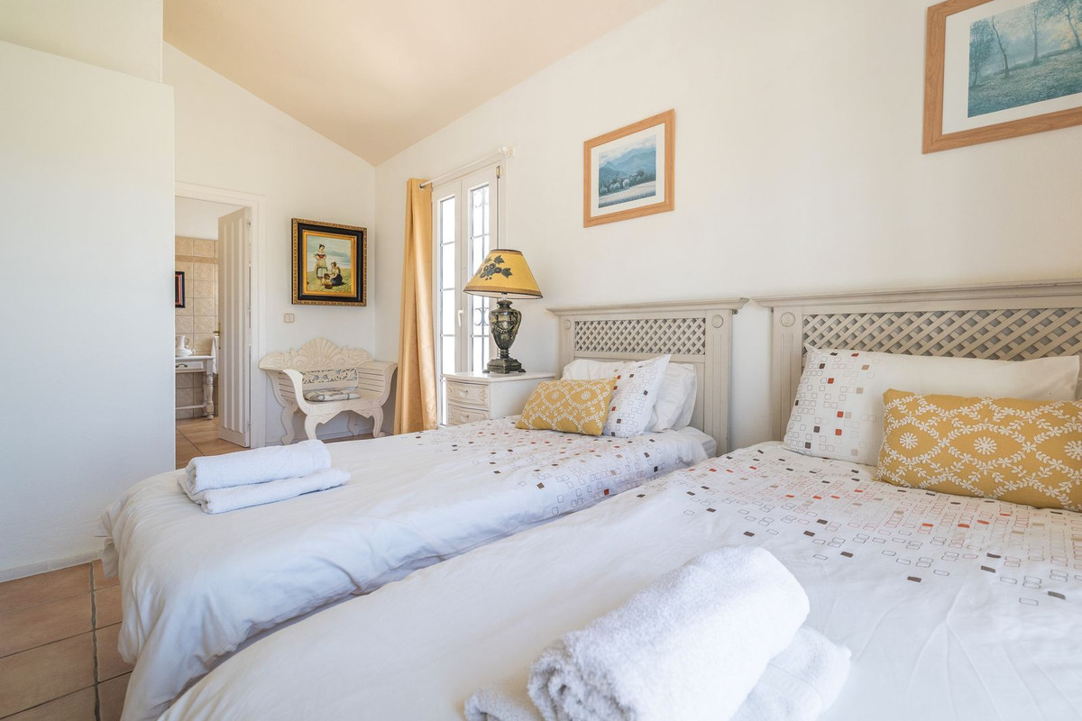 Se vende Villa - Chalet de 6 dormitorios en Costa Del Sol, Málaga, España