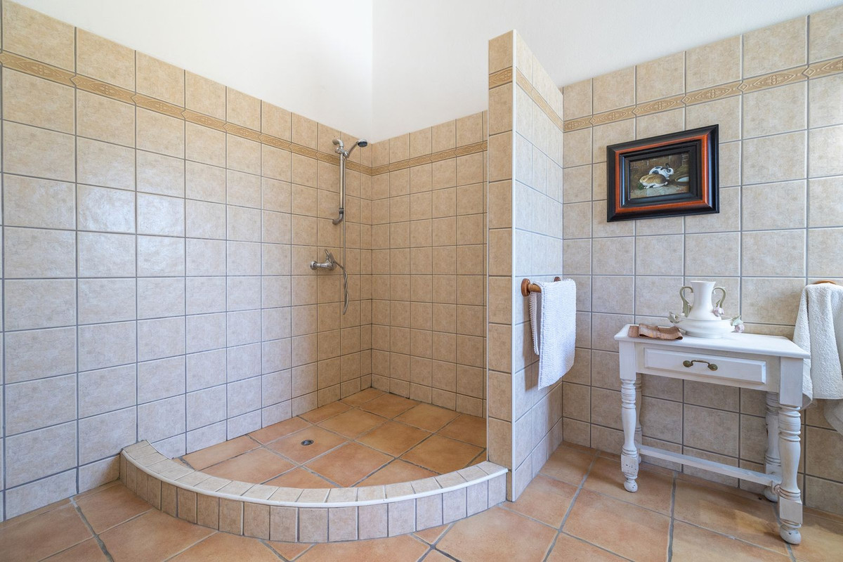 Se vende Villa - Chalet de 6 dormitorios en Costa Del Sol, Málaga, España