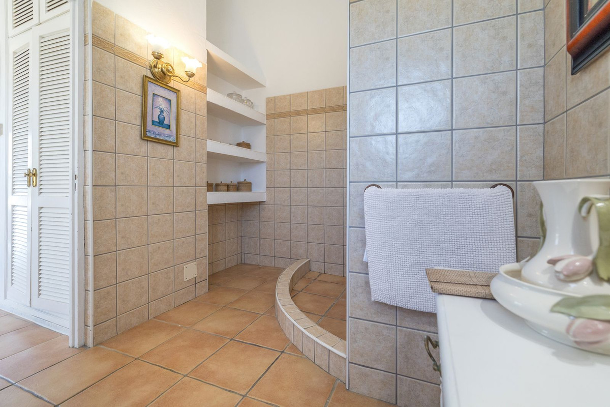 Se vende Villa - Chalet de 6 dormitorios en Costa Del Sol, Málaga, España