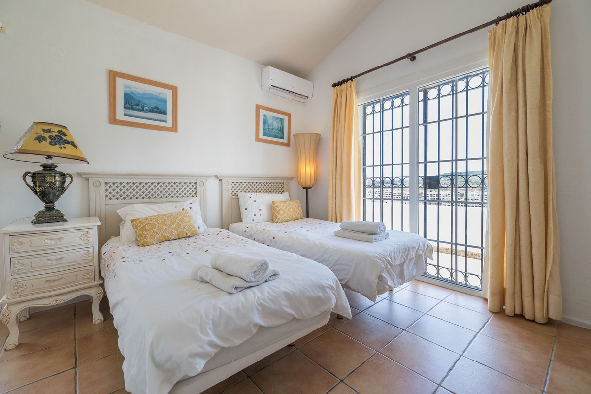Se vende Villa - Chalet de 6 dormitorios en Costa Del Sol, Málaga, España