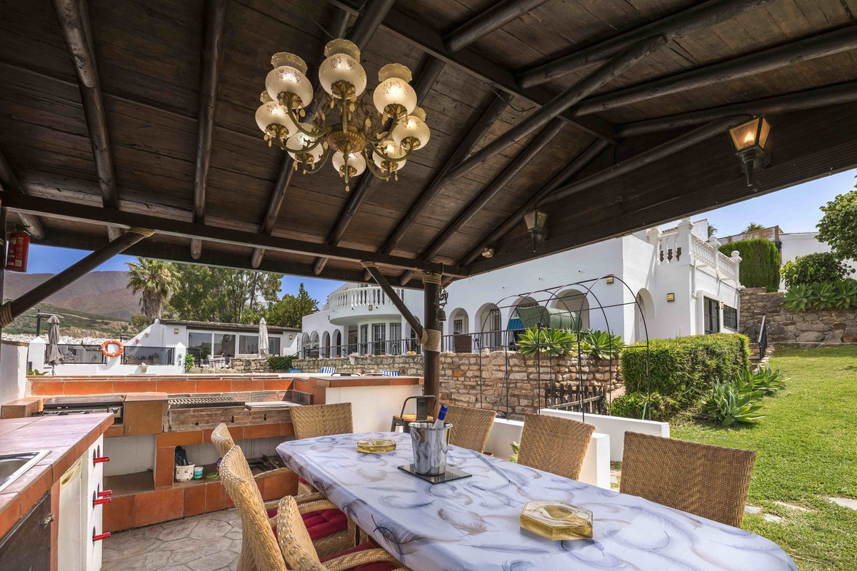 Se vende Villa - Chalet de 6 dormitorios en Costa Del Sol, Málaga, España