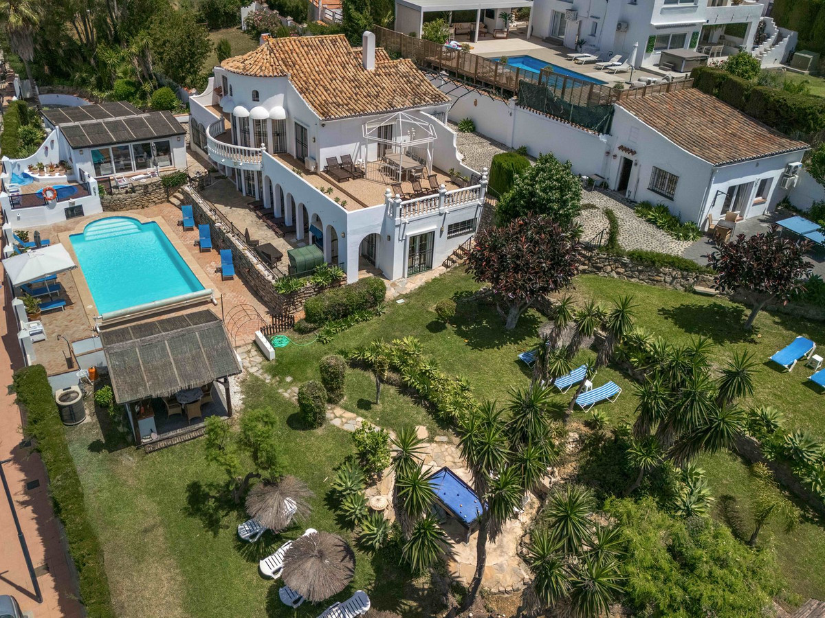 Se vende Villa - Chalet de 6 dormitorios en Costa Del Sol, Málaga, España