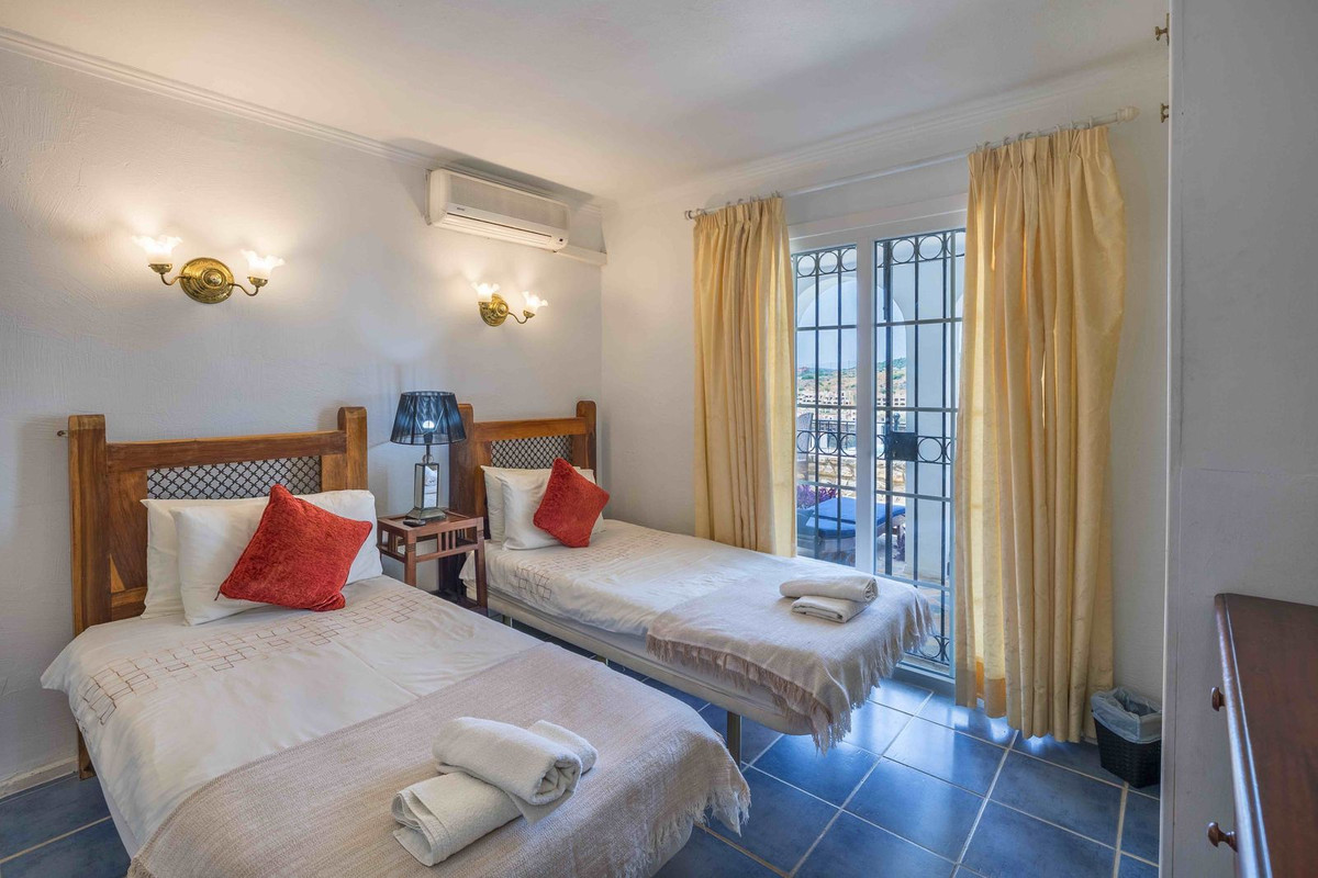 Se vende Villa - Chalet de 6 dormitorios en Costa Del Sol, Málaga, España