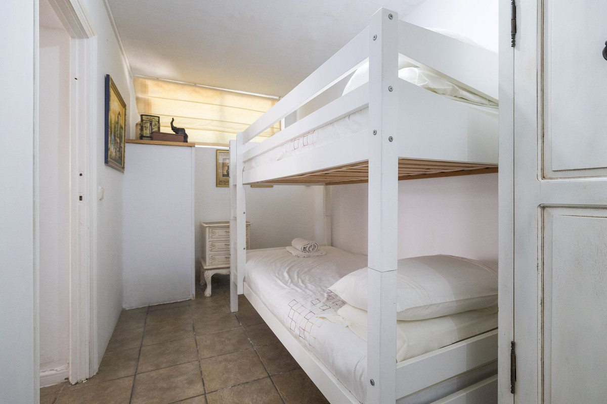 Se vende Villa - Chalet de 6 dormitorios en Costa Del Sol, Málaga, España
