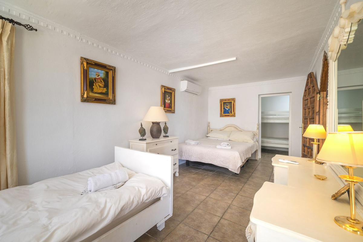 Se vende Villa - Chalet de 6 dormitorios en Costa Del Sol, Málaga, España