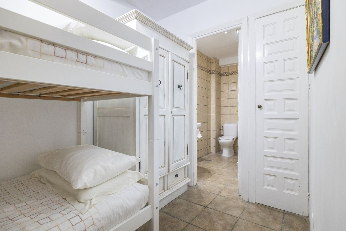 Se vende Villa - Chalet de 6 dormitorios en Costa Del Sol, Málaga, España