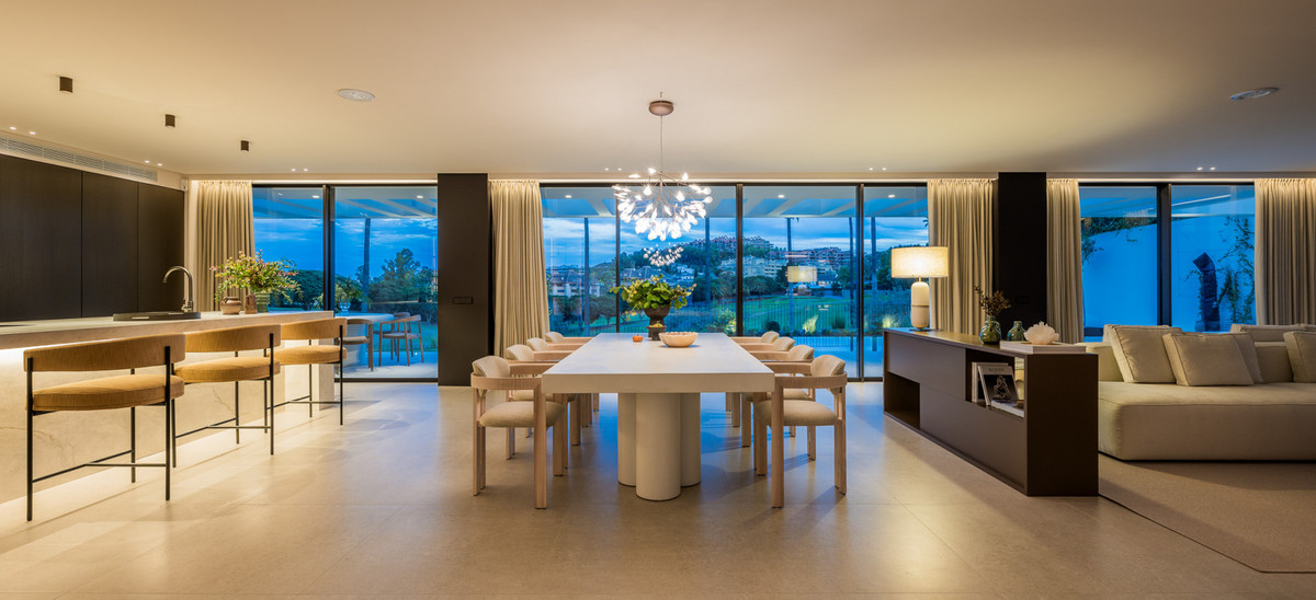 Se vende Villa - Chalet de 4 dormitorios en Costa Del Sol, Málaga, España