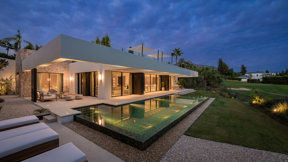 Se vende Villa - Chalet de 4 dormitorios en Costa Del Sol, Málaga, España