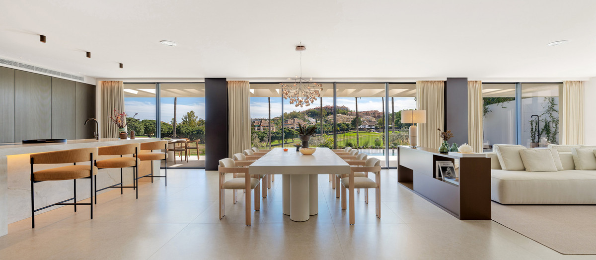 Se vende Villa - Chalet de 4 dormitorios en Costa Del Sol, Málaga, España
