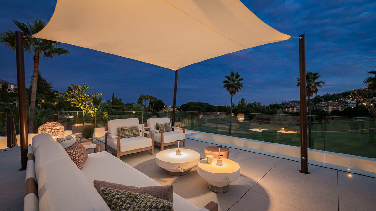 Se vende Villa - Chalet de 4 dormitorios en Costa Del Sol, Málaga, España