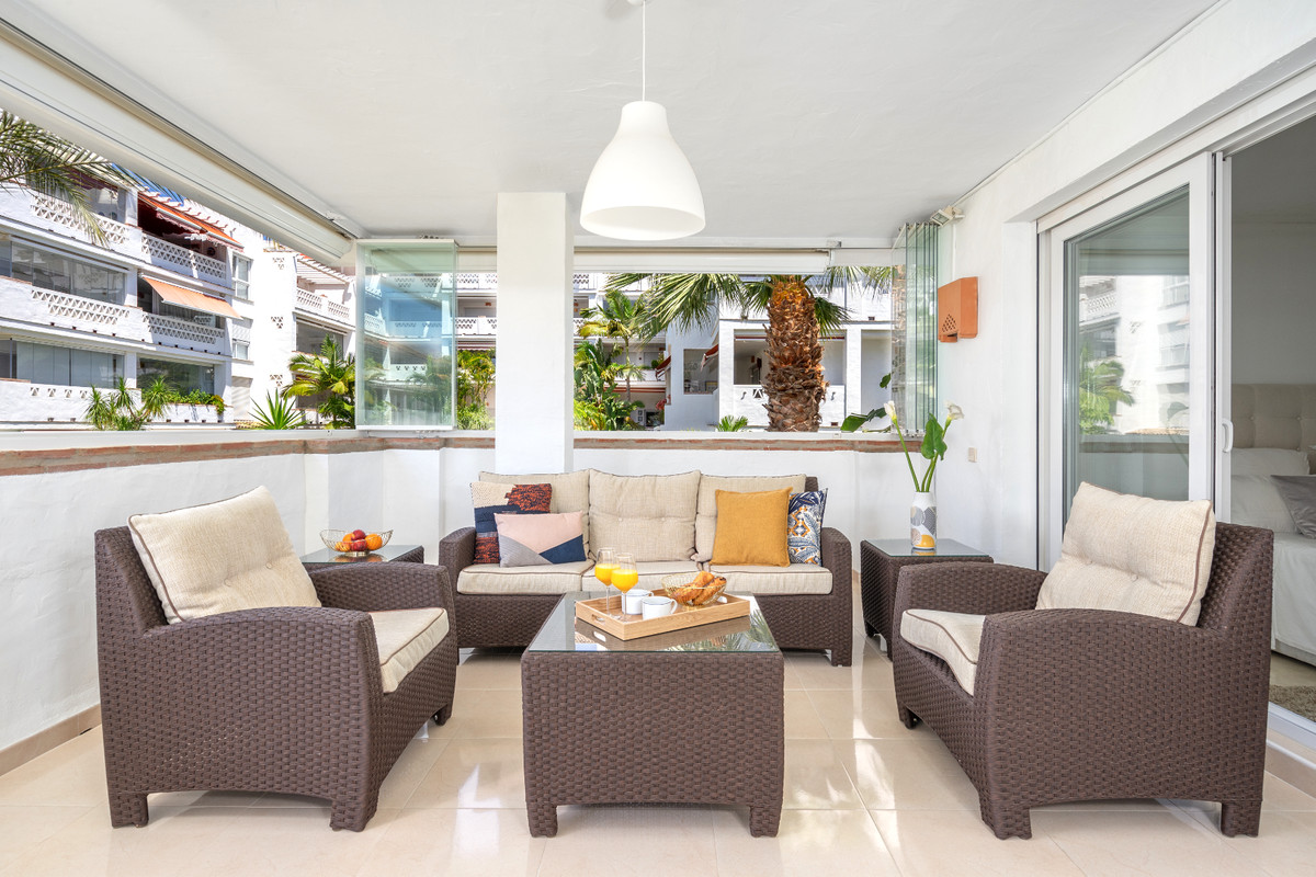 3 Bed Apartment for sale in The Golden Mile Costa Del Sol, Málaga, Spain